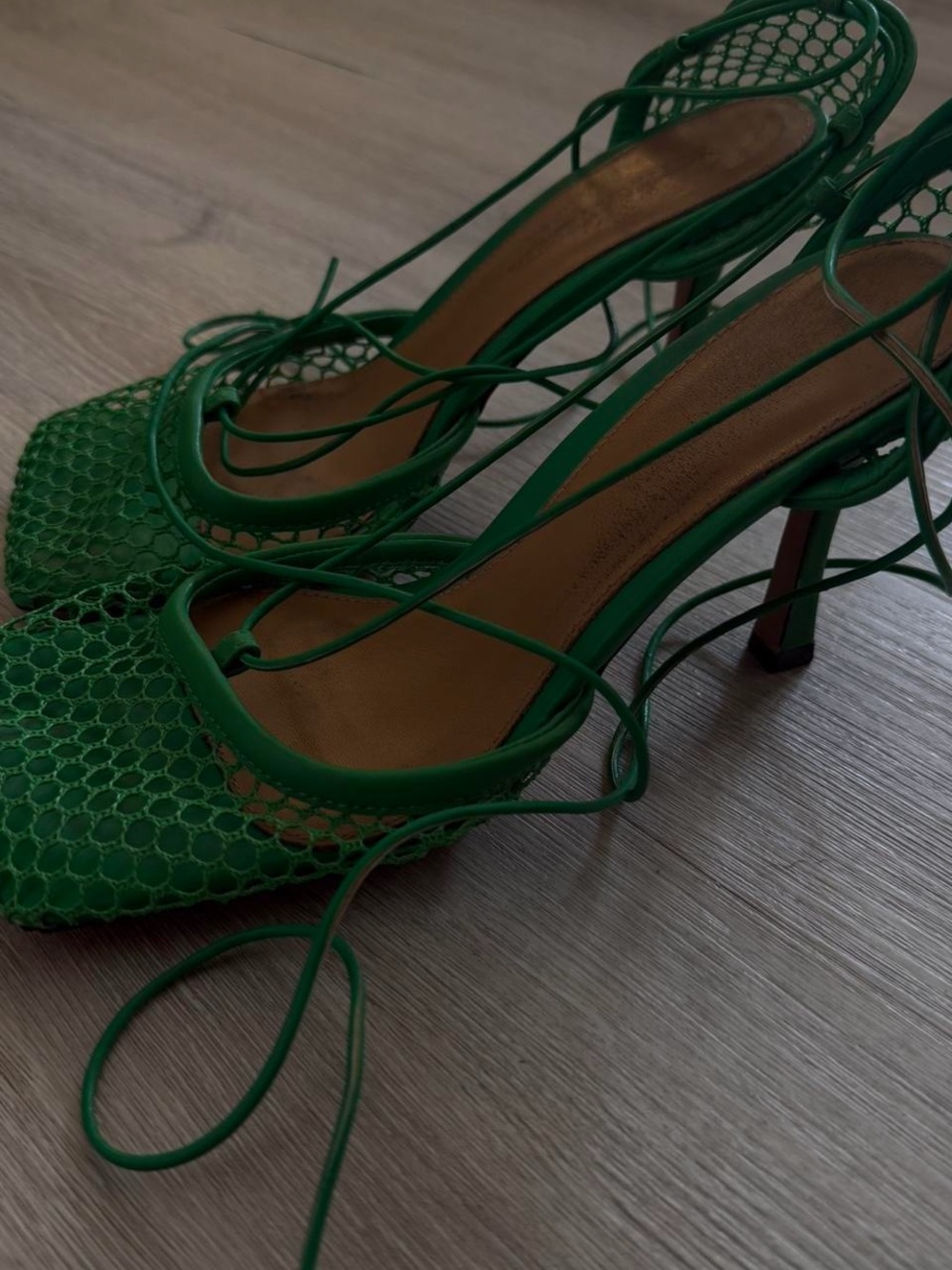 Bottega Veneta Green Lace-Up Pointed Toe Heels - Picture 2 of 4